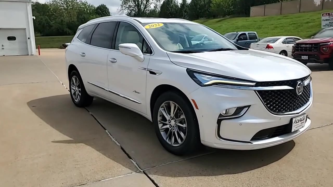 Used 2022 Buick Enclave Avenir AWD/4WD image 2