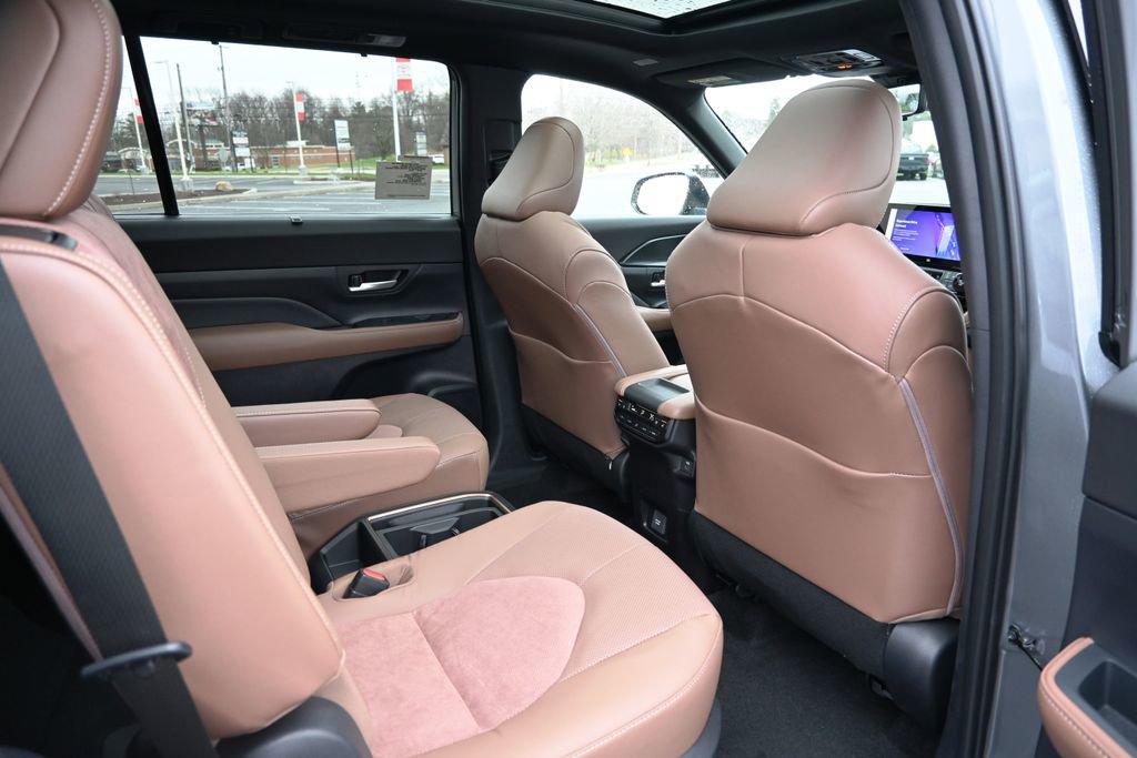 New 2026 Toyota Grand Highlander AWD Hybrid image 17