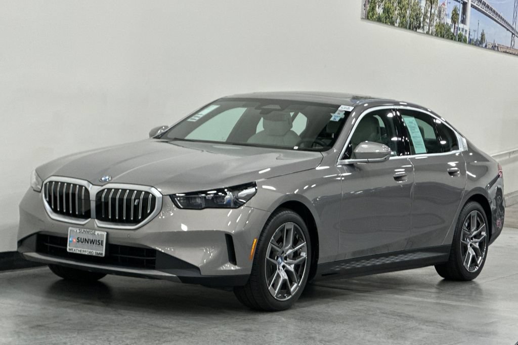Used 2024 BMW i5 eDrive40i w/ Premium Package RWD image 8