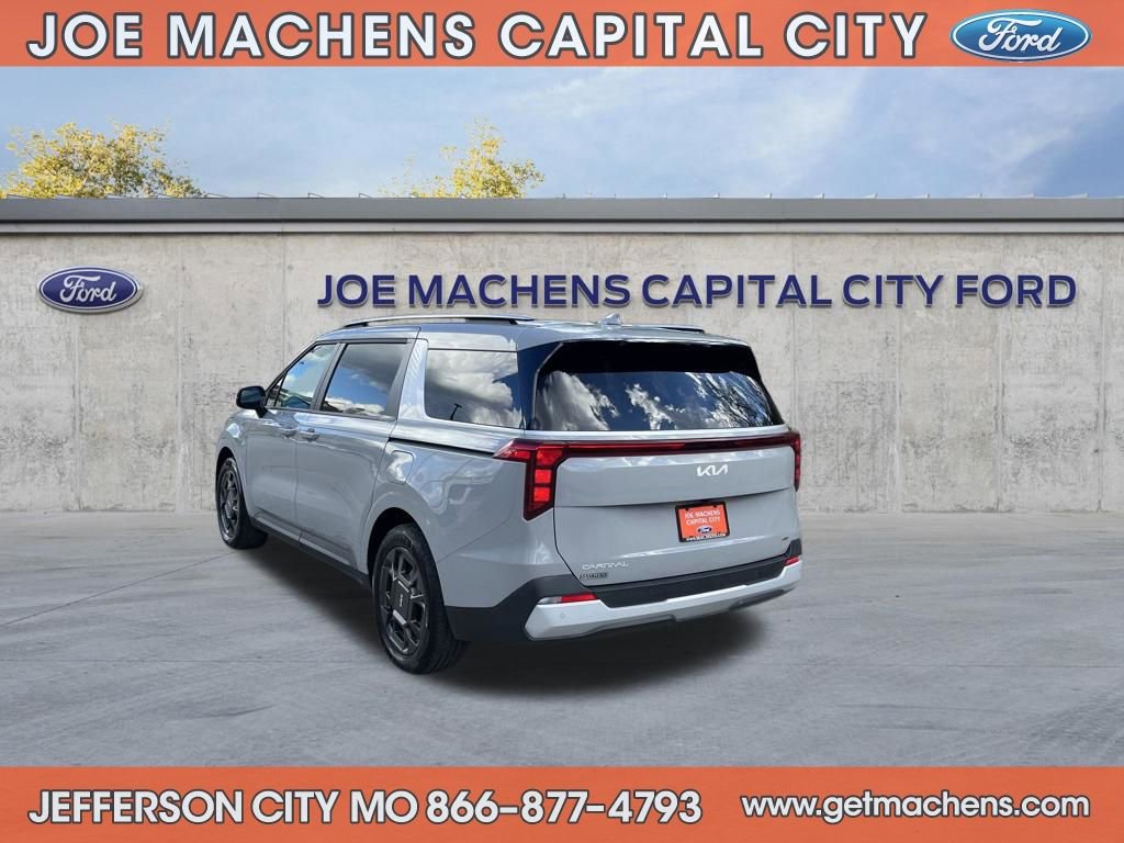 Used 2025 Kia Carnival EX image 6