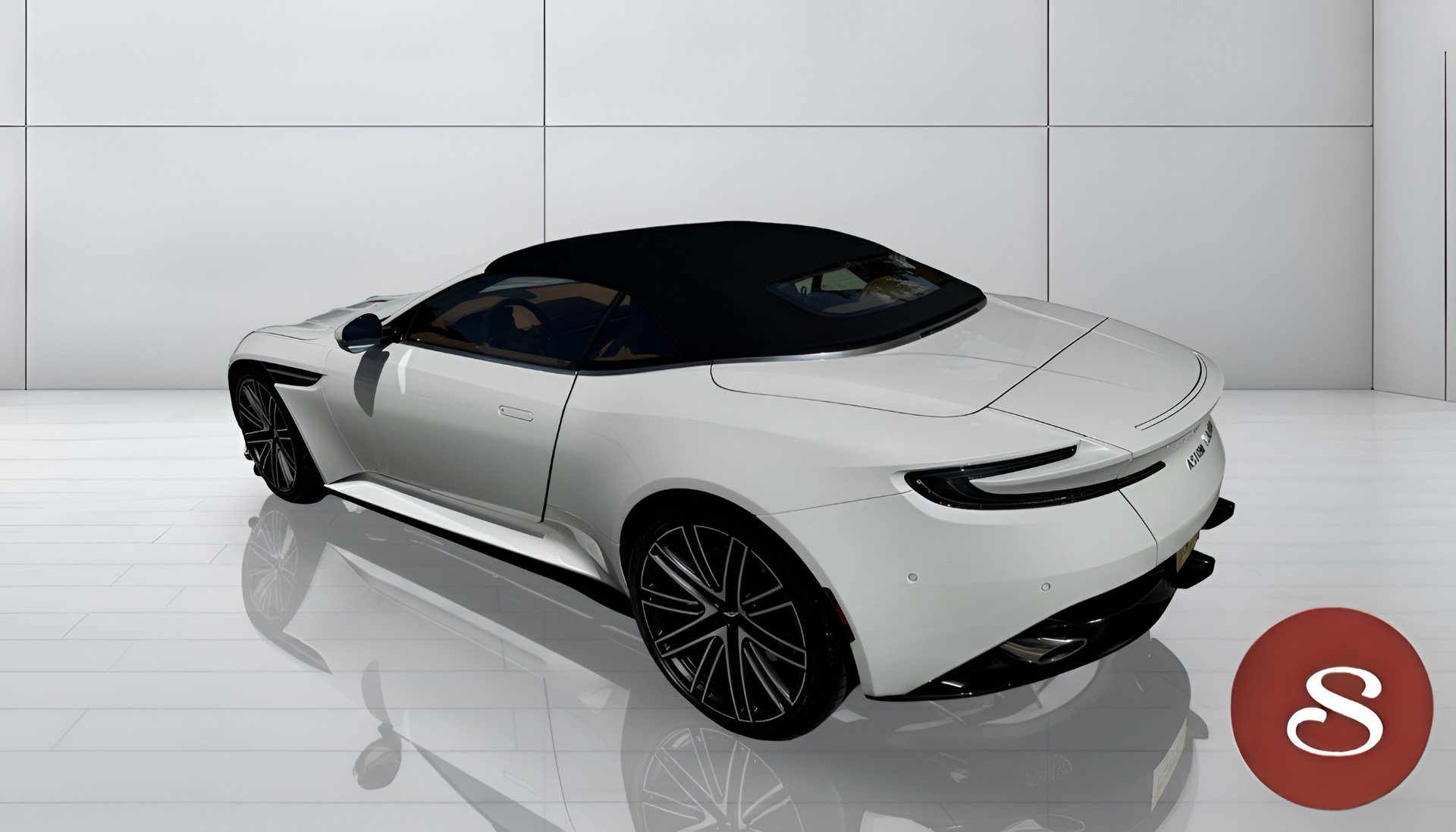 Used 2025 Aston Martin DB12 Convertible RWD image 2