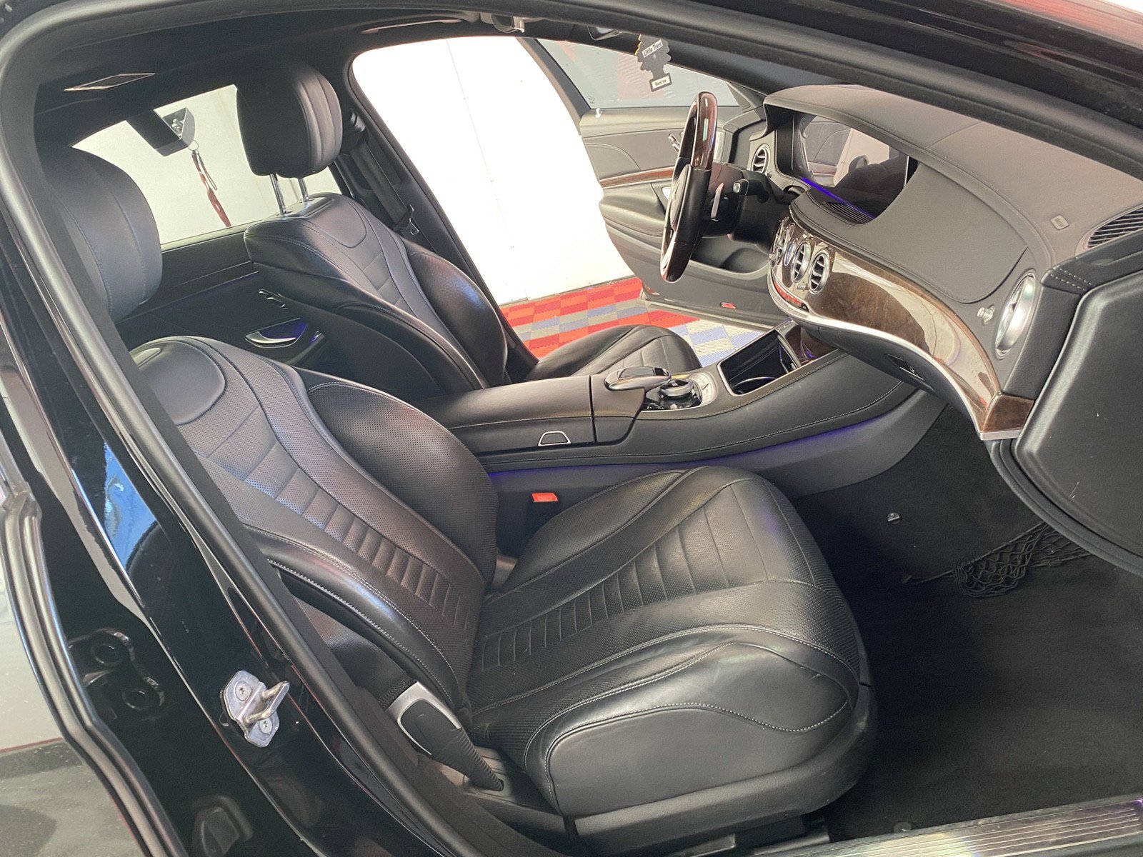 Used 2019 Mercedes-Benz S 560 4MATIC Sedan w/ Premium Package image 9