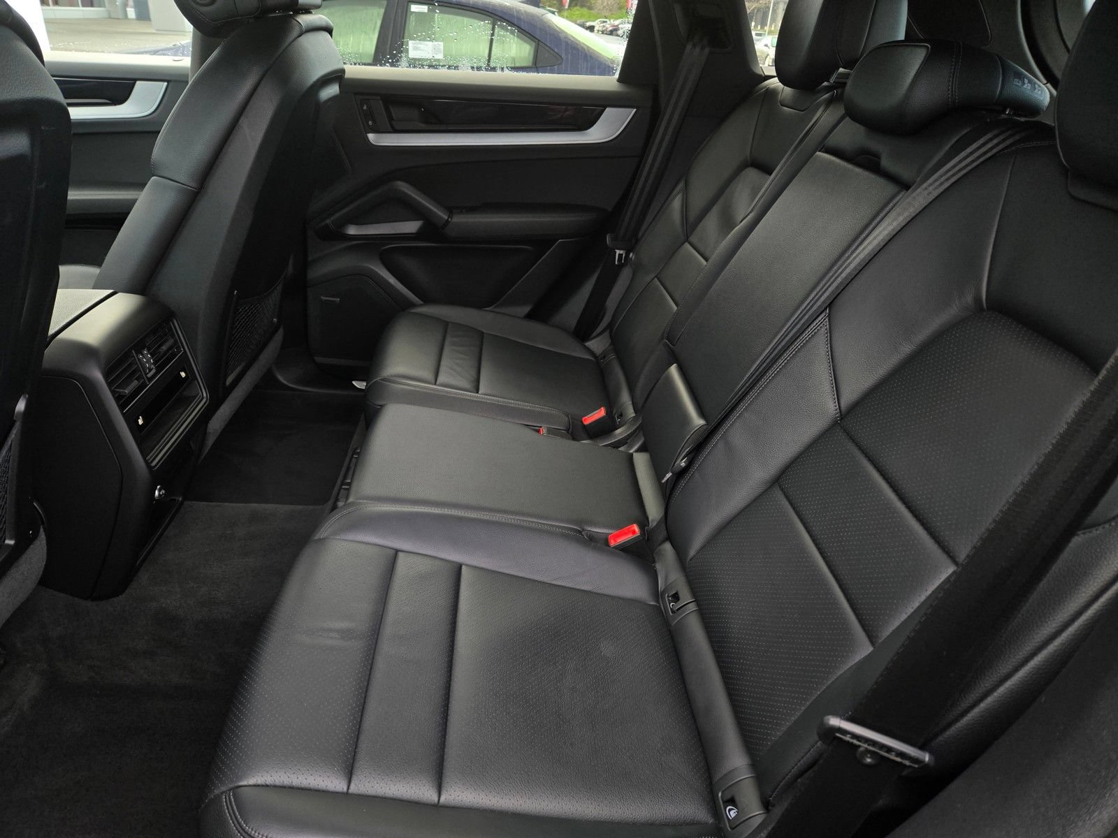 Used 2024 Porsche Cayenne AWD/4WD image 12