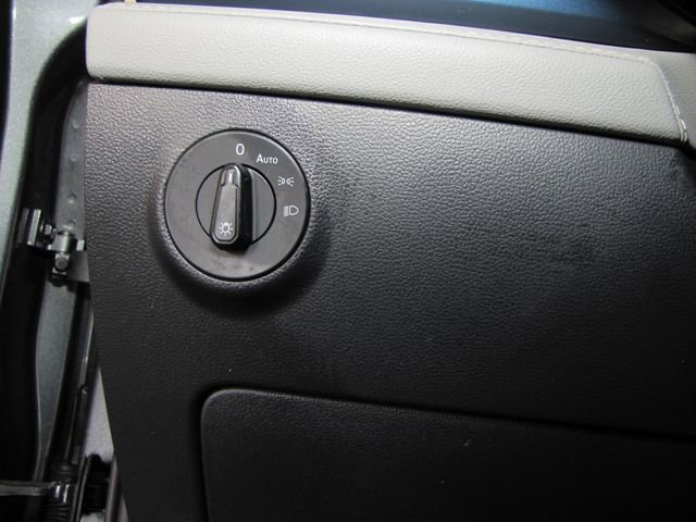 Used 2024 Volkswagen Taos SE FWD image 7