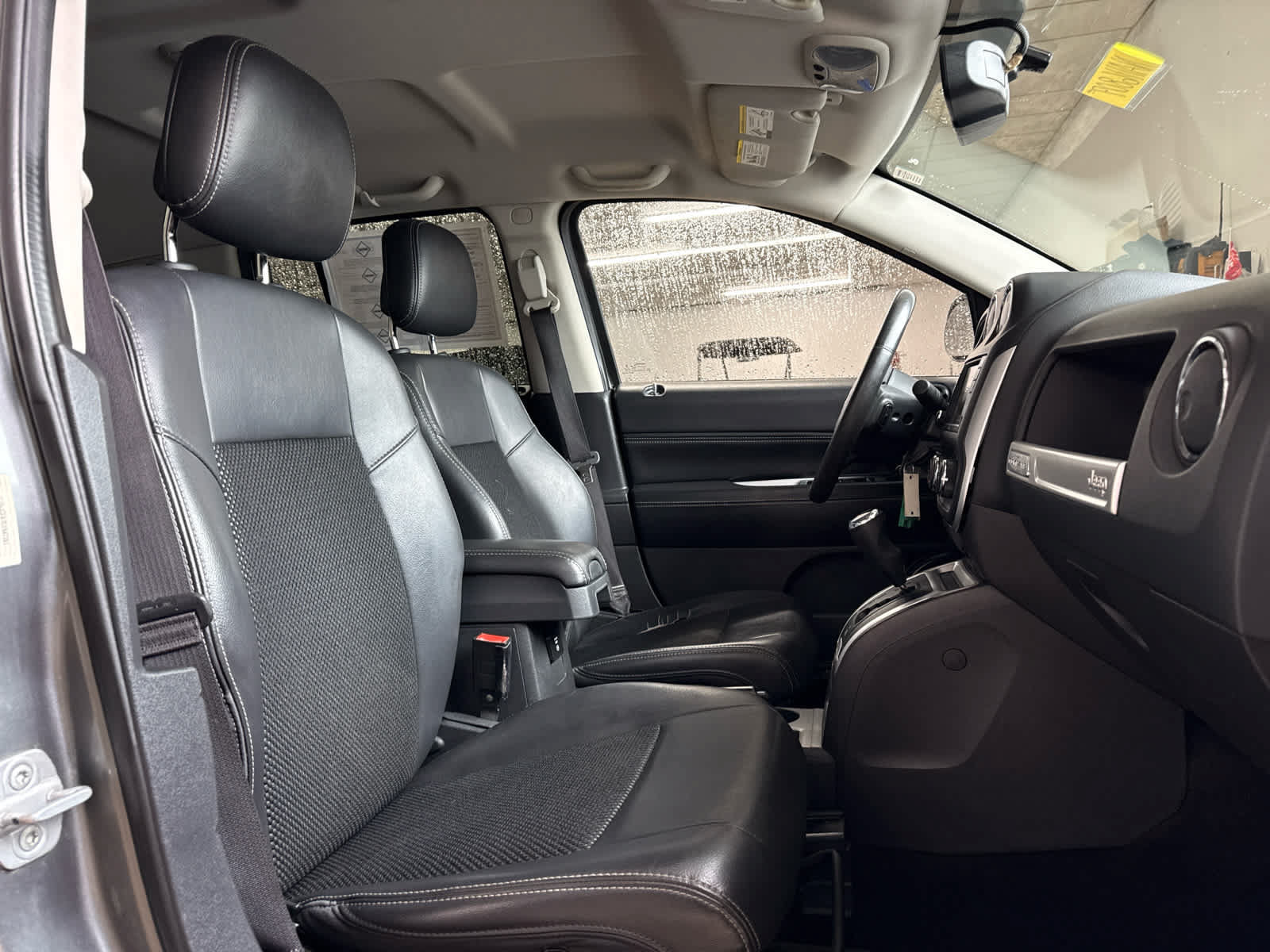 Used 2014 Jeep Compass Latitude FWD image 21