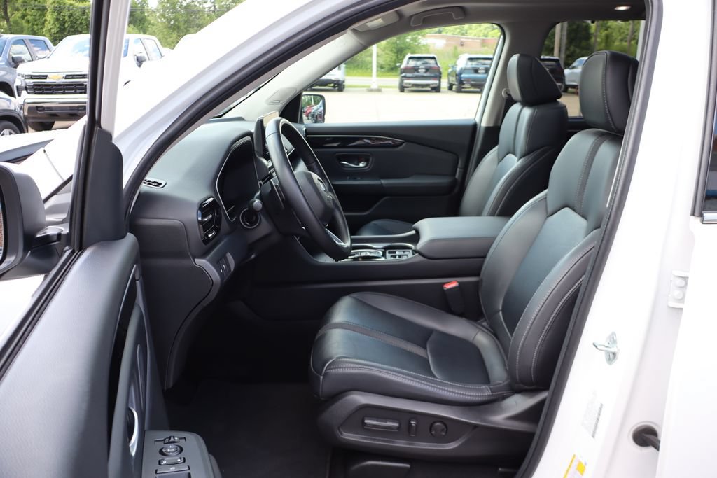Used 2023 Honda Pilot Touring image 9