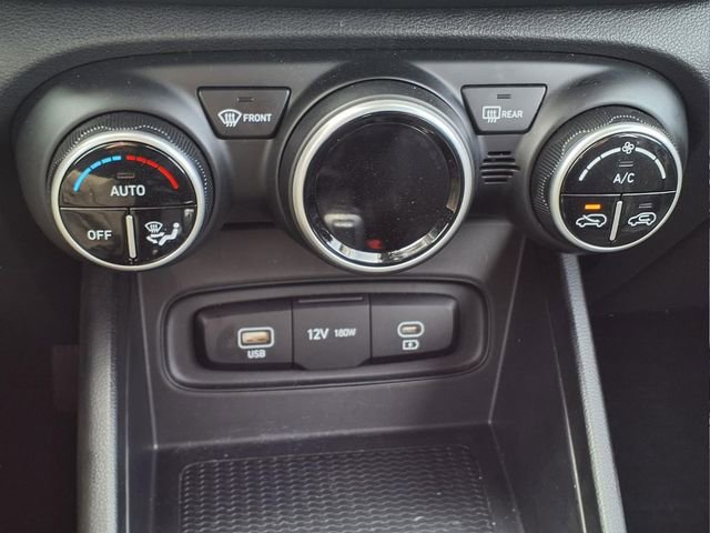 Used 2025 Hyundai Venue SEL image 18