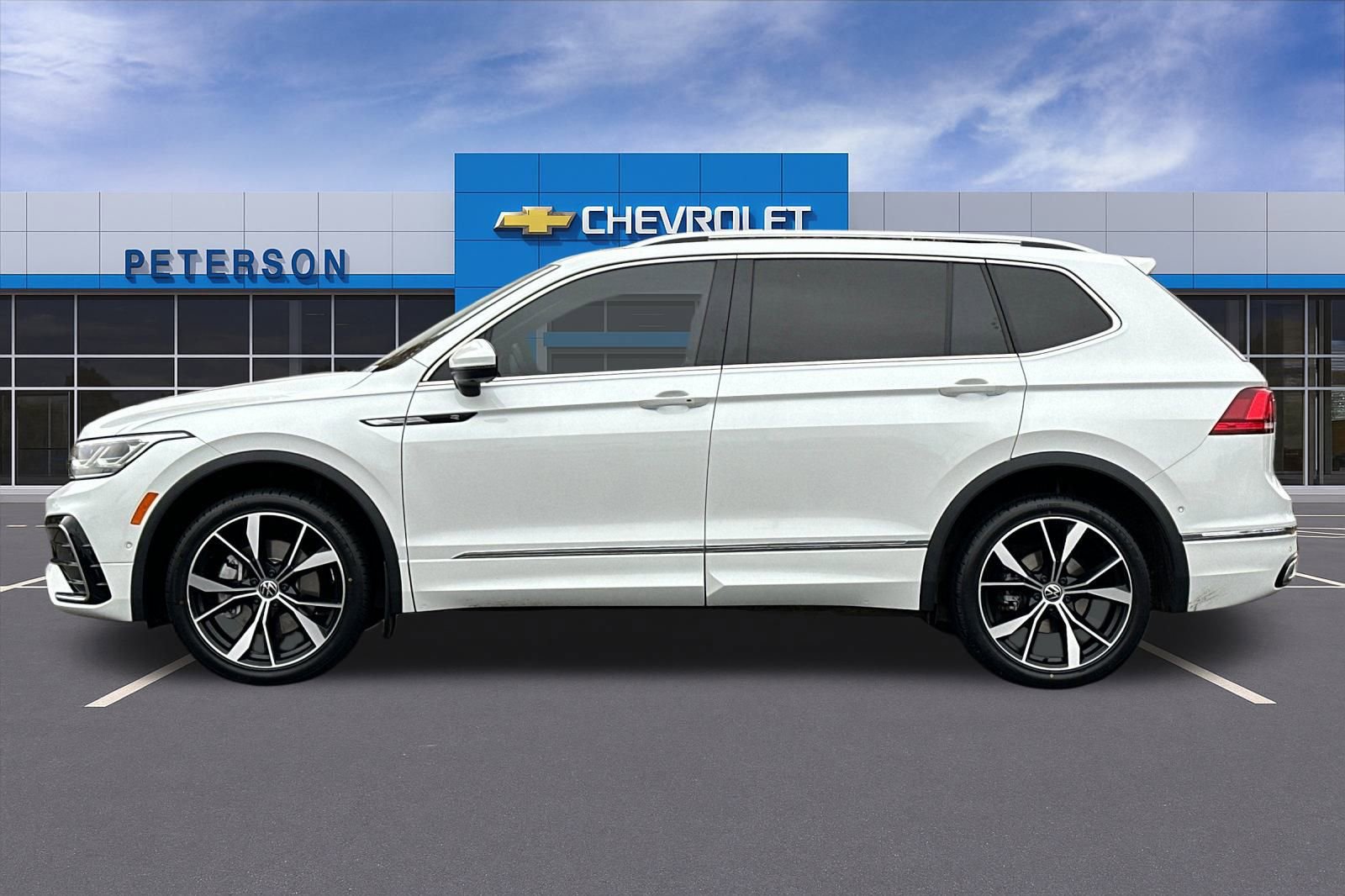 Used 2024 Volkswagen Tiguan SEL R-Line image 7