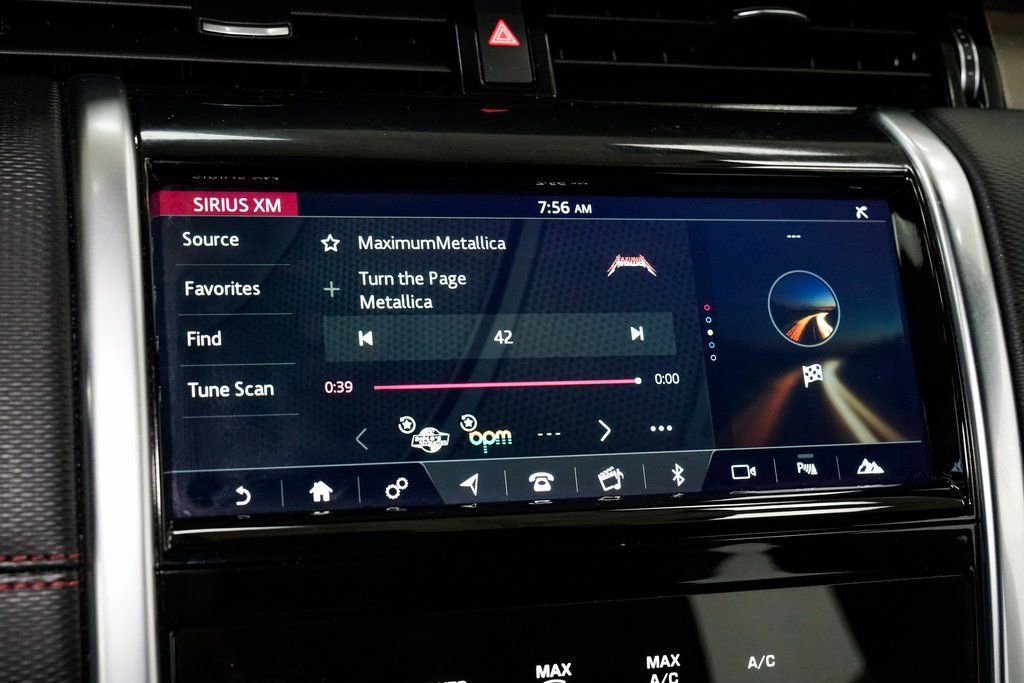 Used 2020 Land Rover Discovery Sport SE R-Dynamic image 16