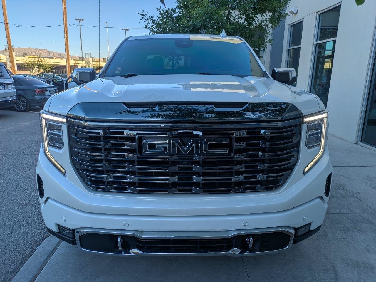 Used 2022 GMC Sierra 1500 Denali Ultimate AWD/4WD image 2
