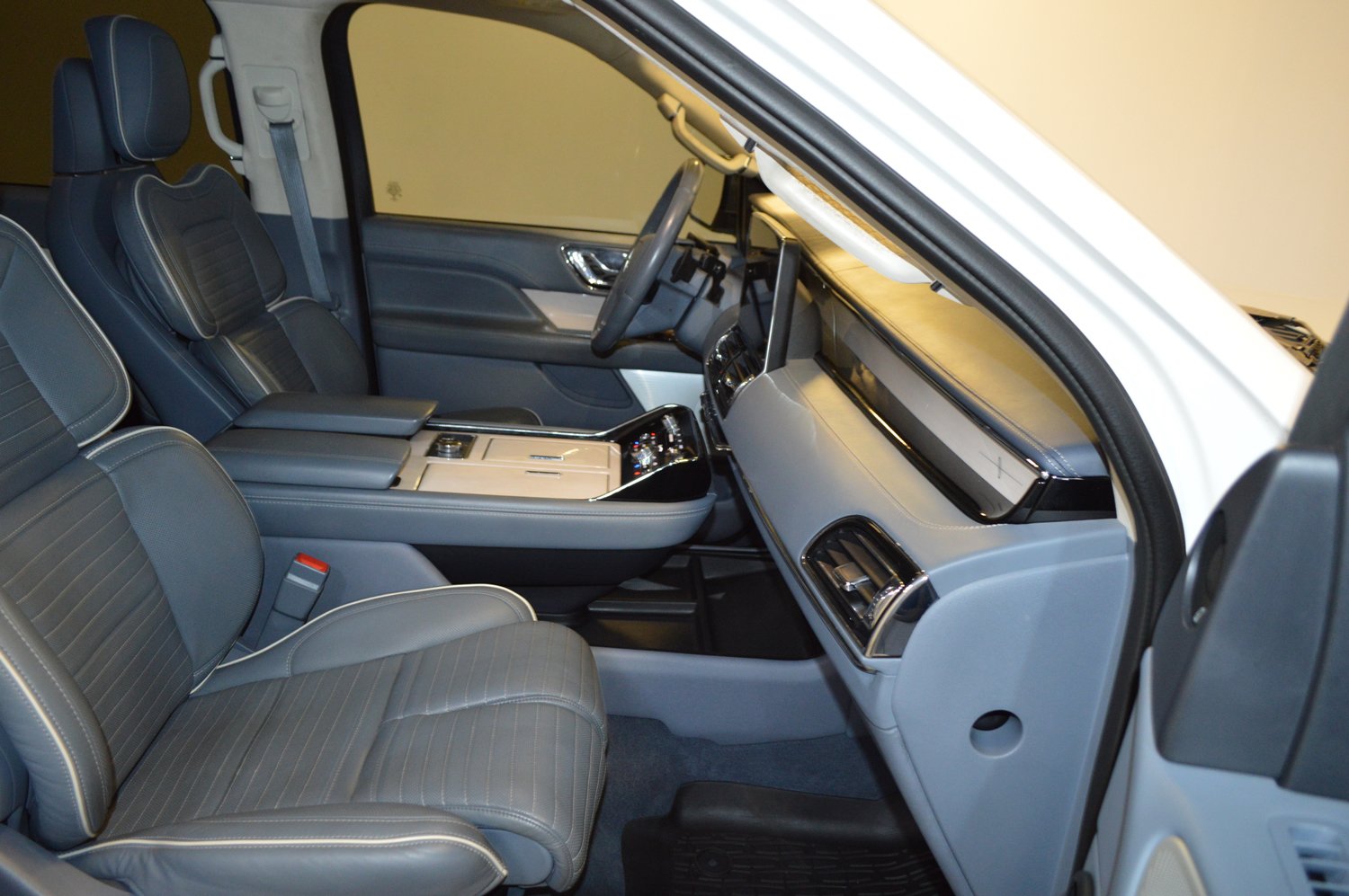 Used 2022 Lincoln Navigator Black Label AWD/4WD image 11