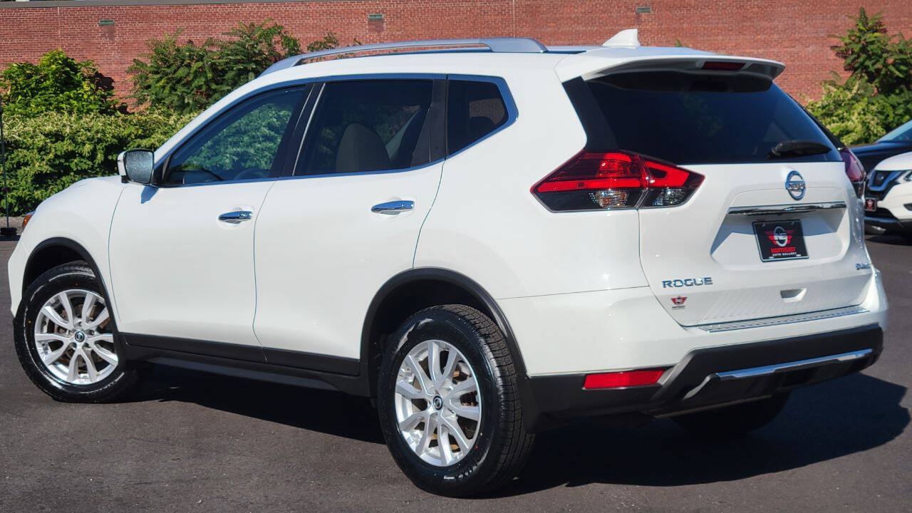 Used 2017 Nissan Rogue SV w/ SV Premium Package AWD/4WD image 8