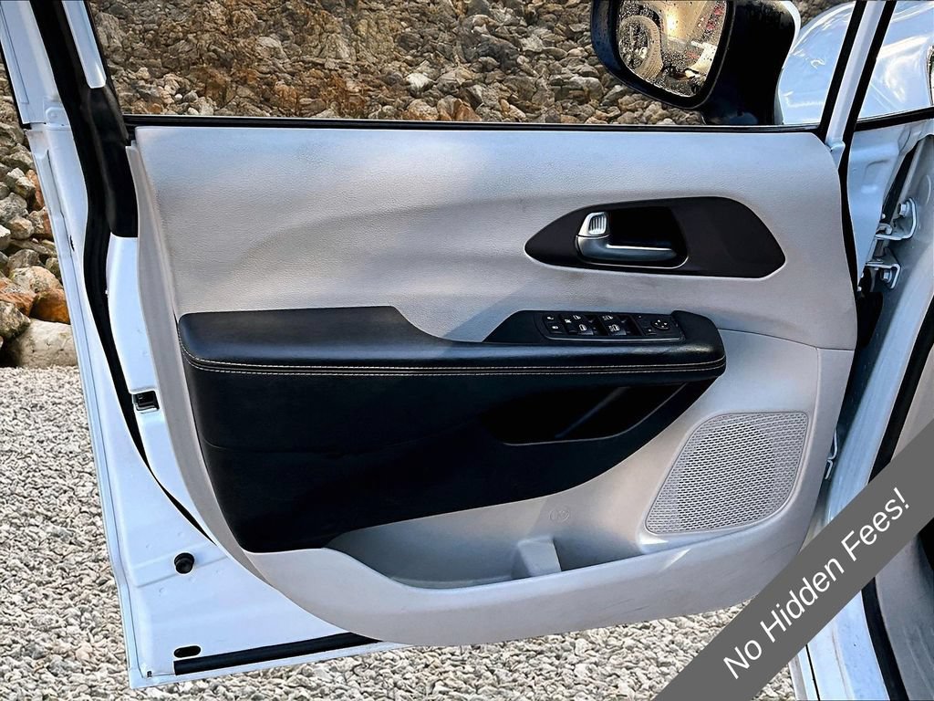Used 2021 Chrysler Voyager Lxi FWD image 20