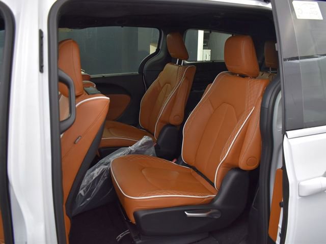 New 2026 Chrysler Pacifica Pinnacle w/ Trailer Tow Group image 31