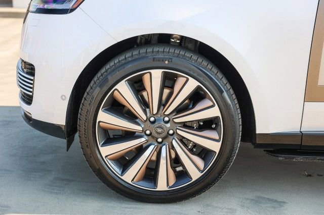 New 2025 Land Rover Range Rover SV image 10