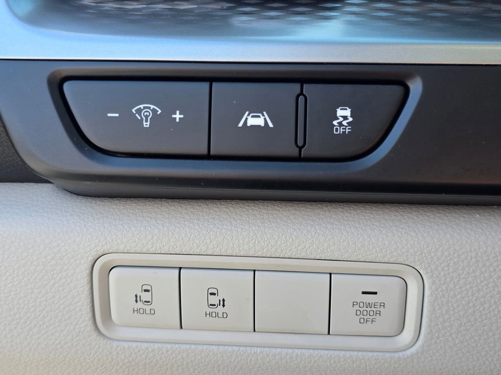 Used 2024 Kia Carnival LX FWD image 28