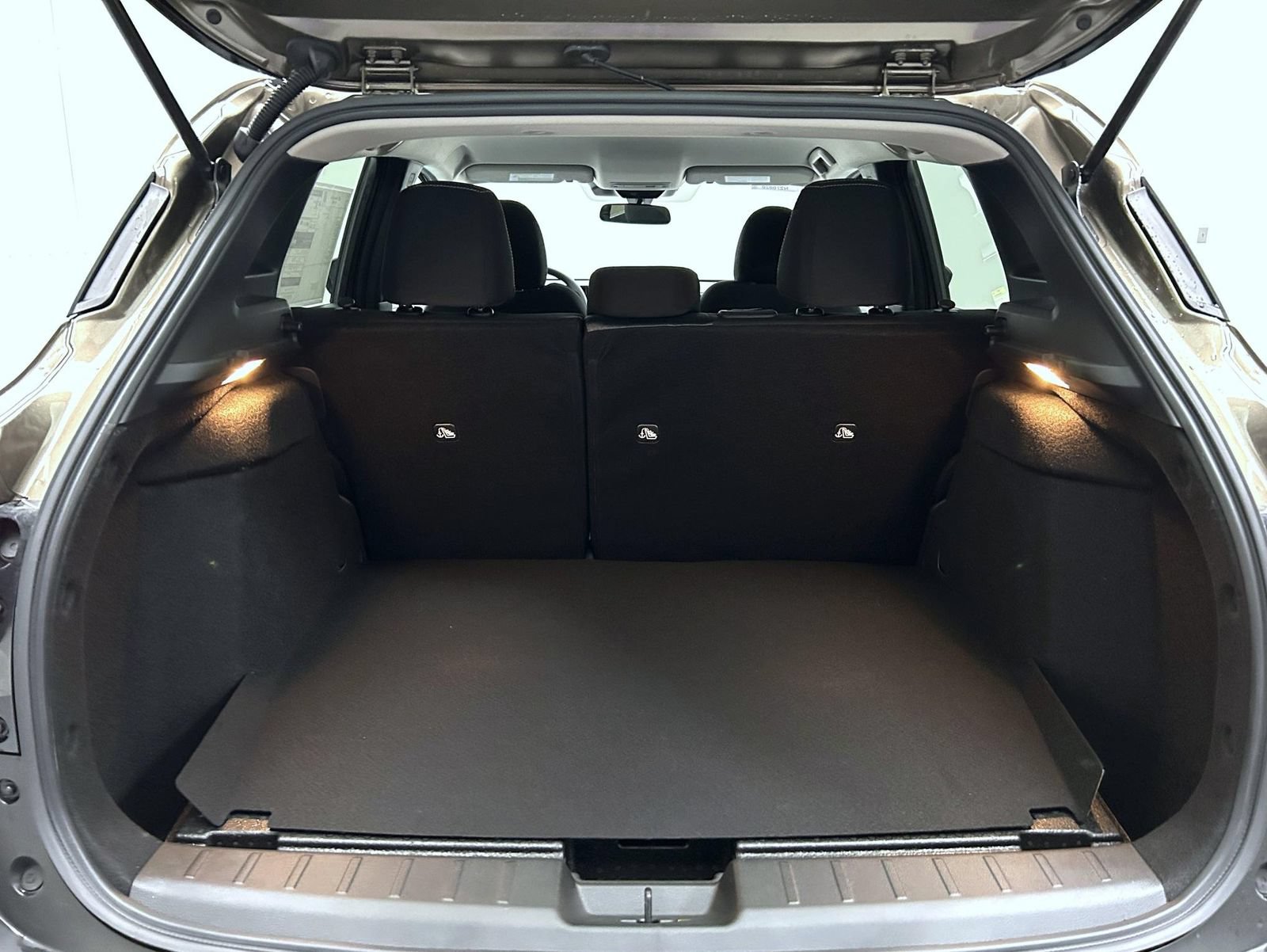 New 2027 Nissan Kicks SV AWD/4WD image 21