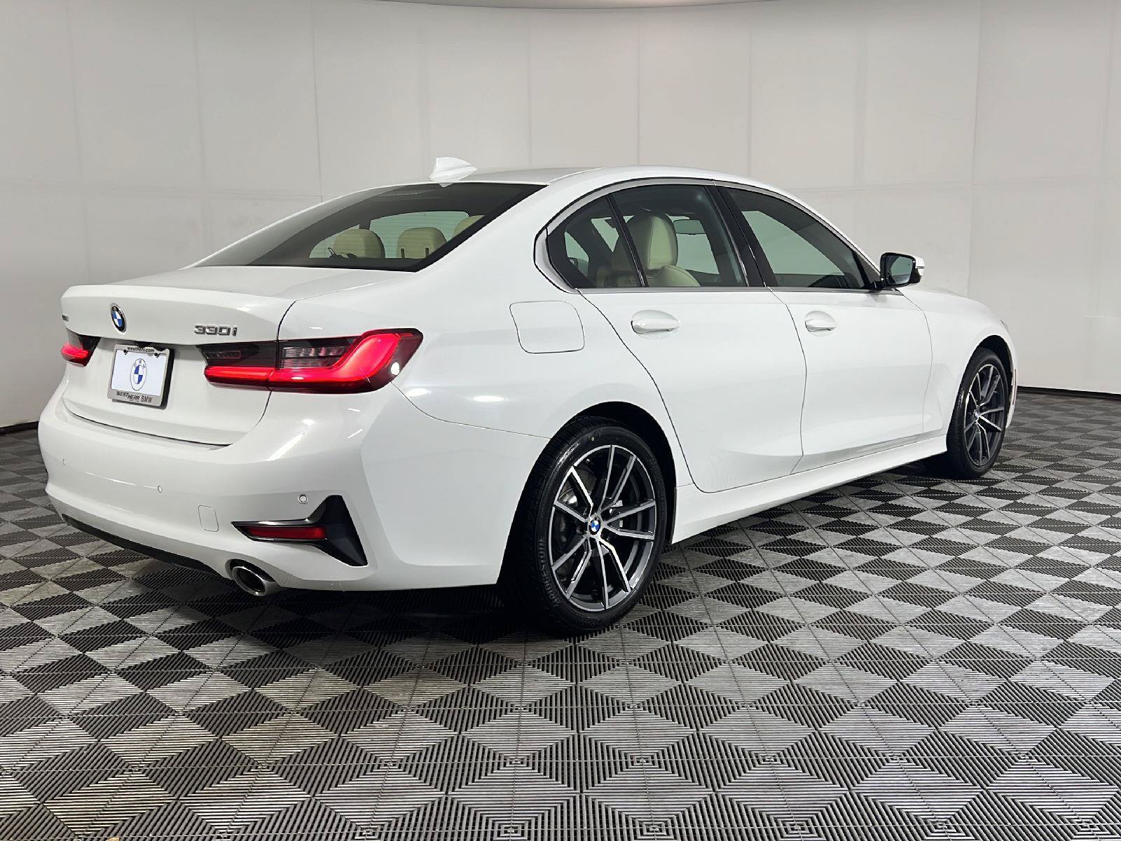 Used 2021 BMW 330i xDrive Sedan w/ Premium Package AWD/4WD image 5