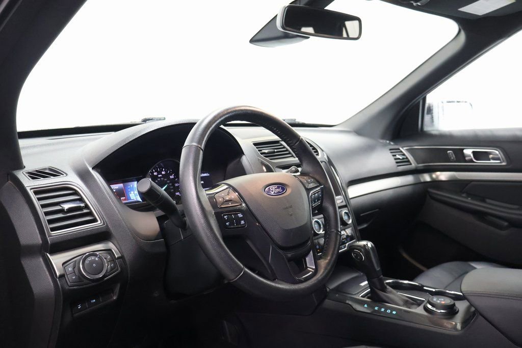 Used 2018 Ford Explorer XLT w/ Equipment Group 202A image 15