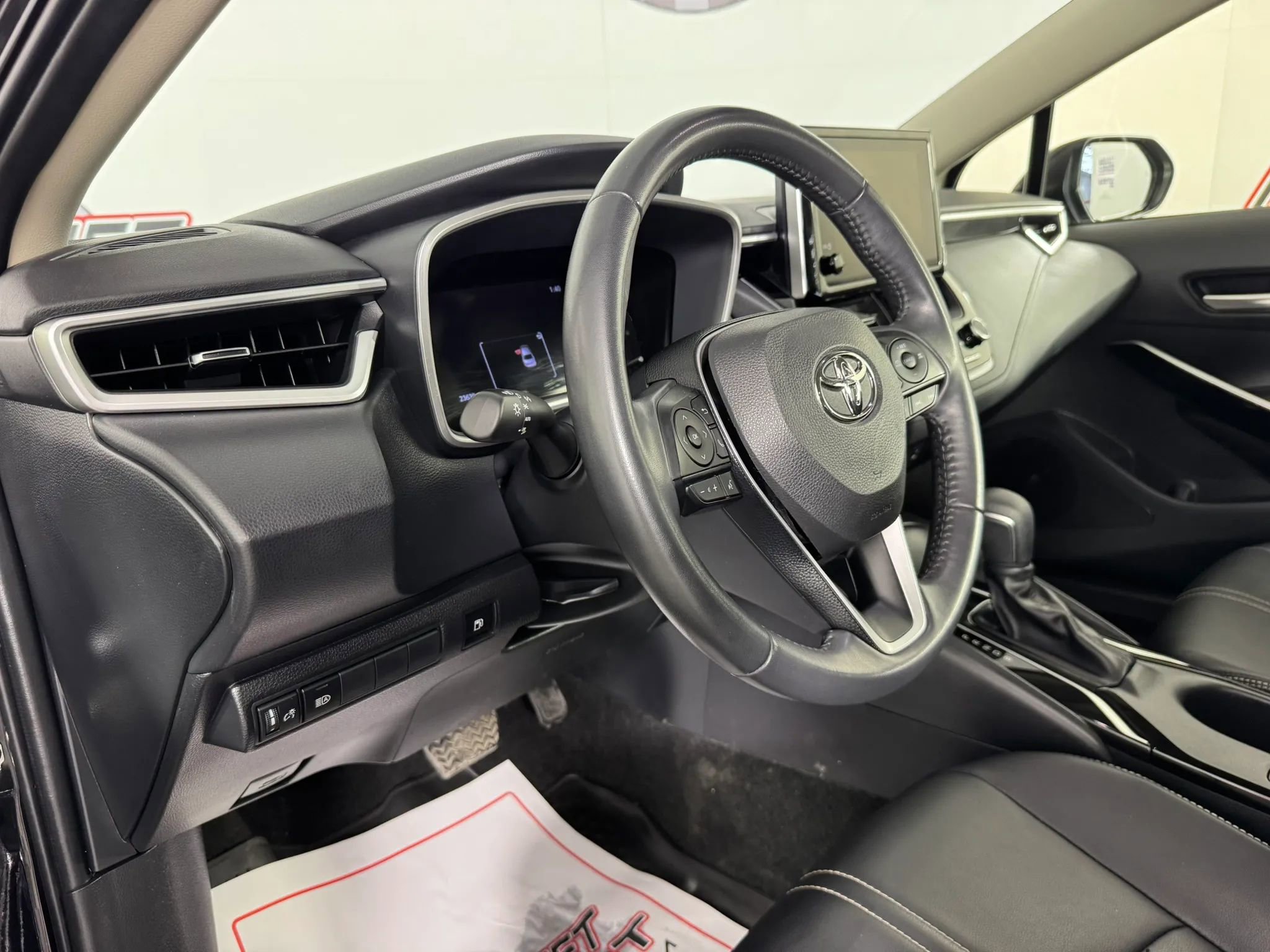 Used 2024 Toyota Corolla XLE FWD image 10