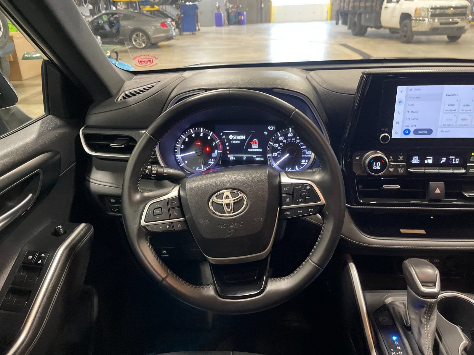 Used 2023 Toyota Highlander XSE FWD image 16