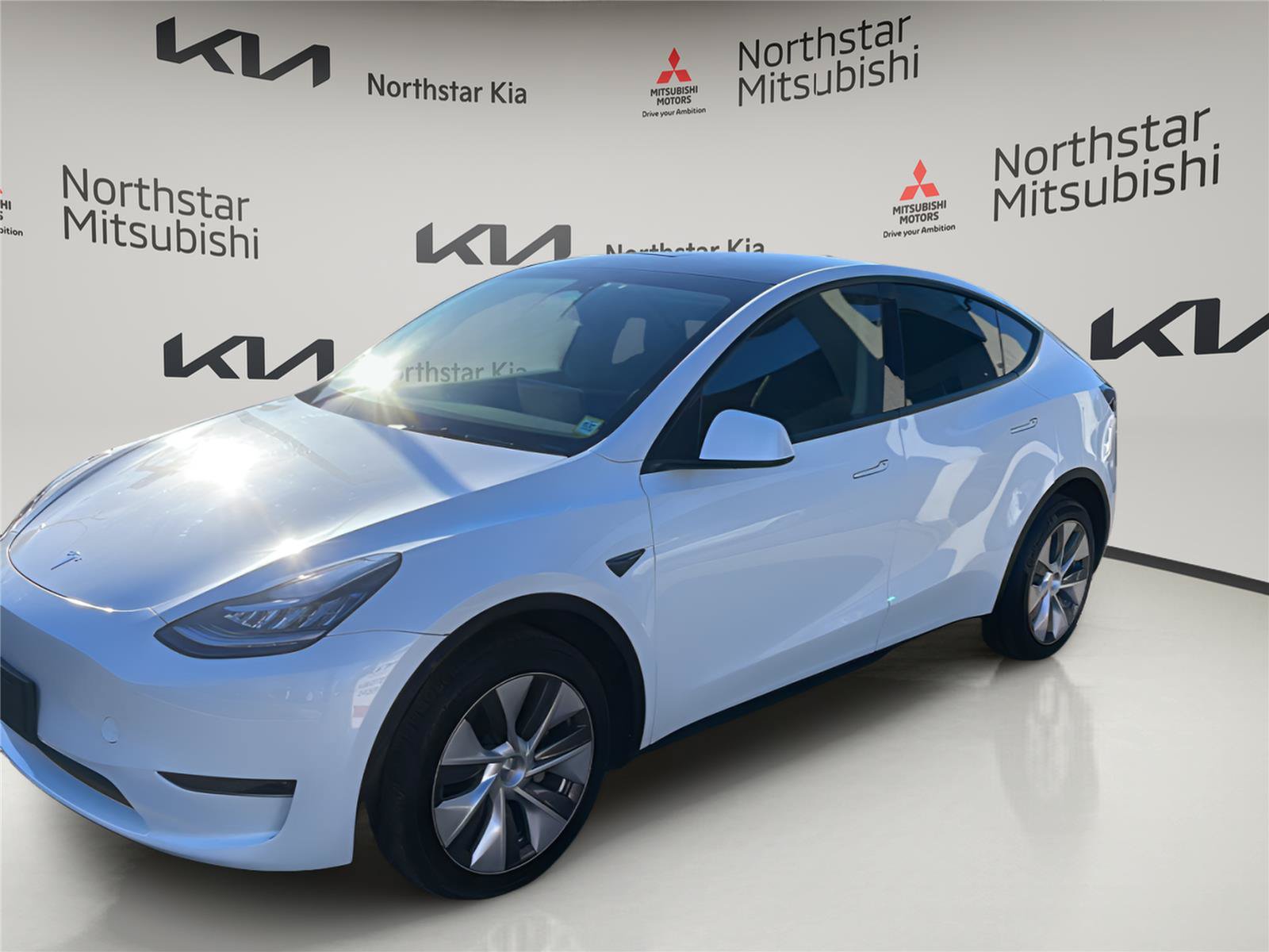 Used 2023 Tesla Model Y Performance AWD/4WD image 1