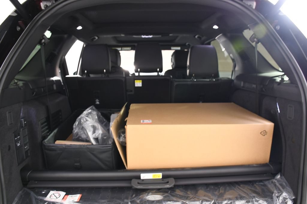 Certified 2026 Land Rover Discovery Limited Edition AWD/4WD image 24