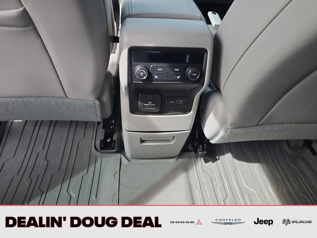 Used 2020 GMC Acadia SLT w/ Premium Package image 27