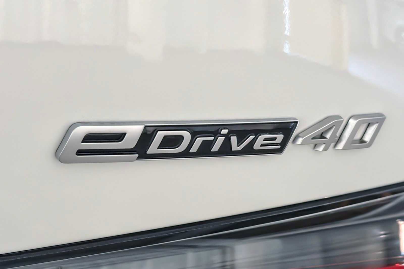 Used 2025 BMW i4 eDrive40 w/ Premium Package image 27