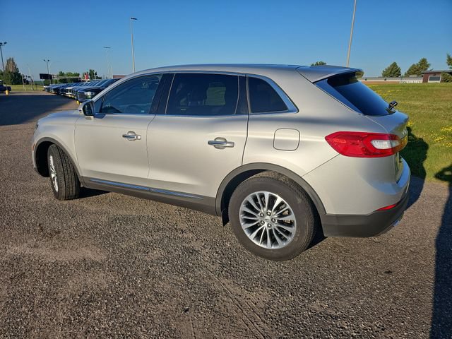 Used 2016 Lincoln MKX Select FWD image 3