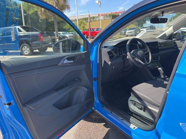 New 2025 Volkswagen Taos SE image 4