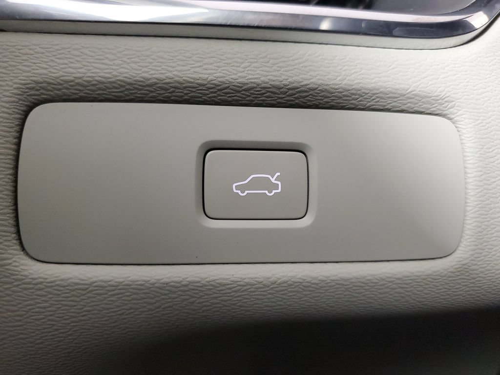 Certified 2024 Volvo XC60 B5 Core w/ Protection Package Premier AWD/4WD image 37