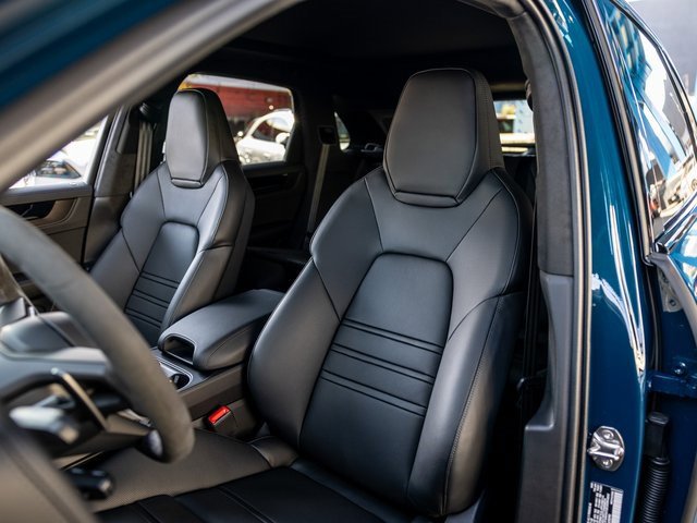 New 2026 Porsche Cayenne GTS image 42