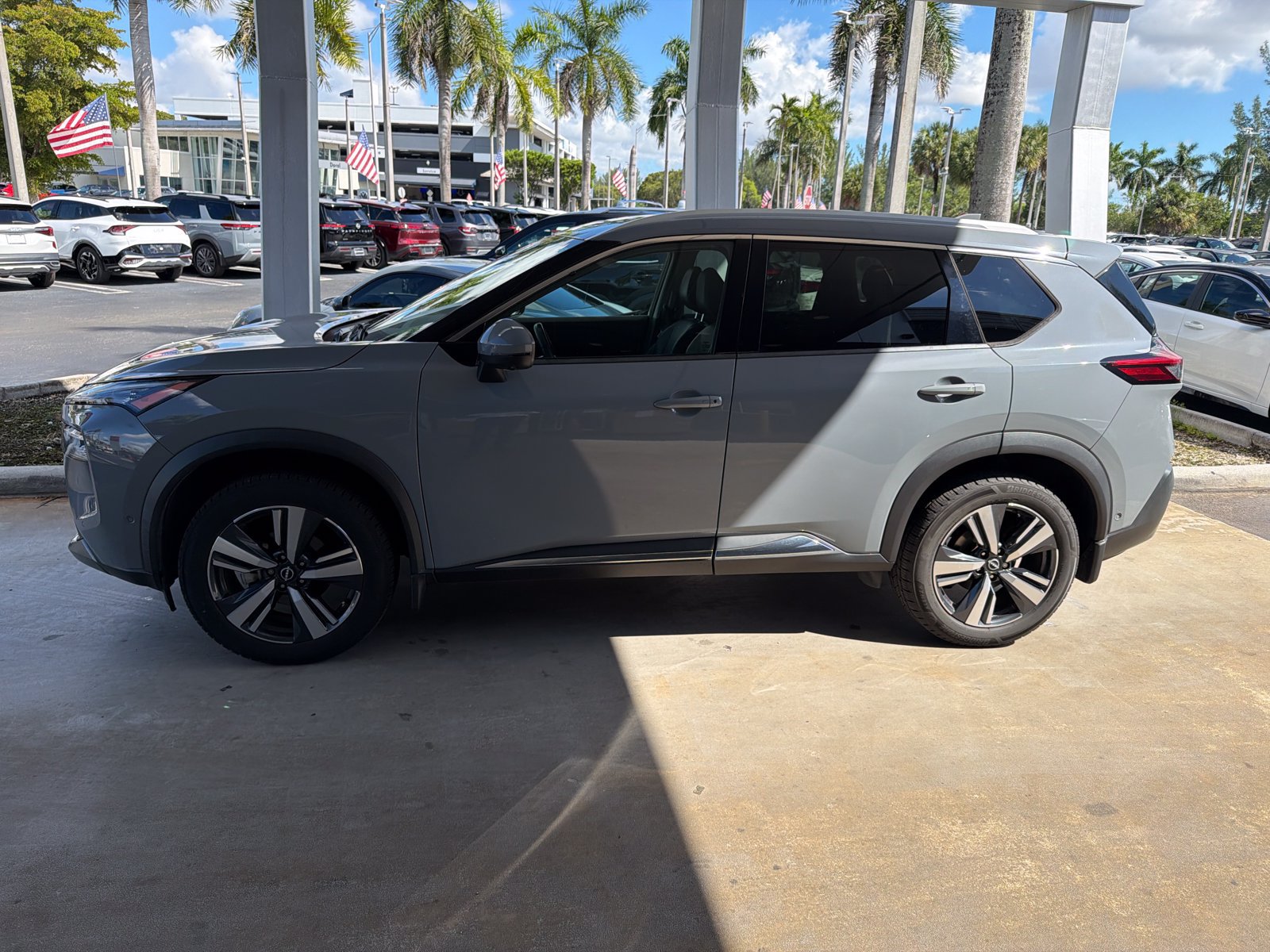 Used 2022 Nissan Rogue SL w/ SL Premium Package FWD image 3
