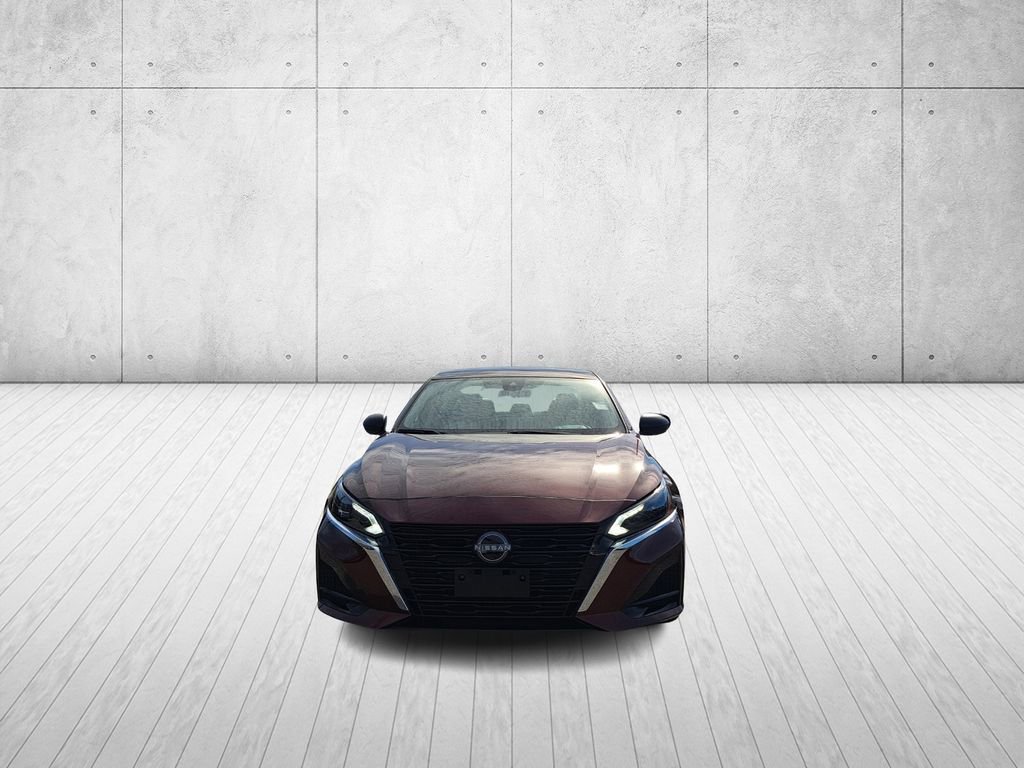 Used 2025 Nissan Altima 2.5 SV image 2