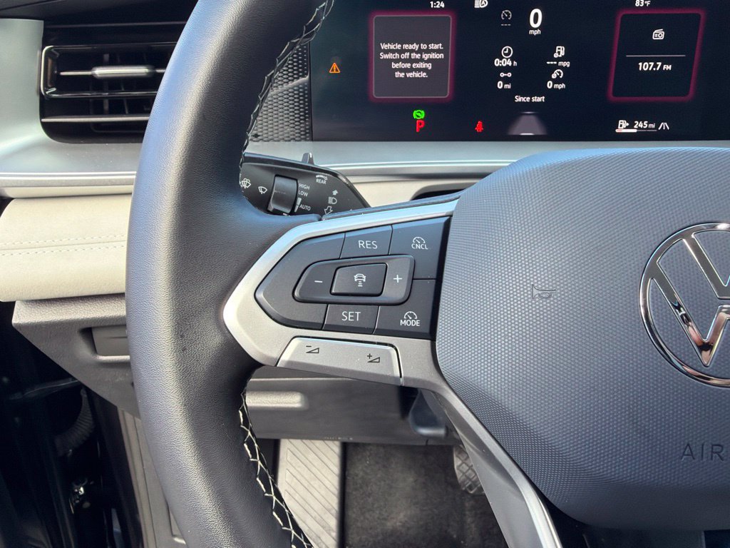 Used 2025 Volkswagen Tiguan SE AWD/4WD image 15