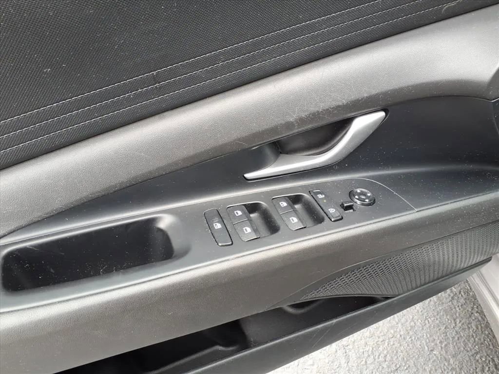 Used 2024 Hyundai Elantra SEL image 24