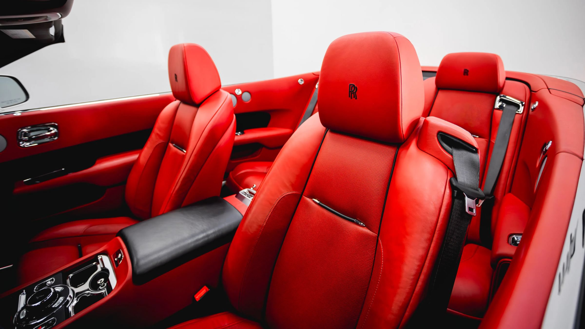 Used 2017 Rolls-Royce Dawn RWD image 57