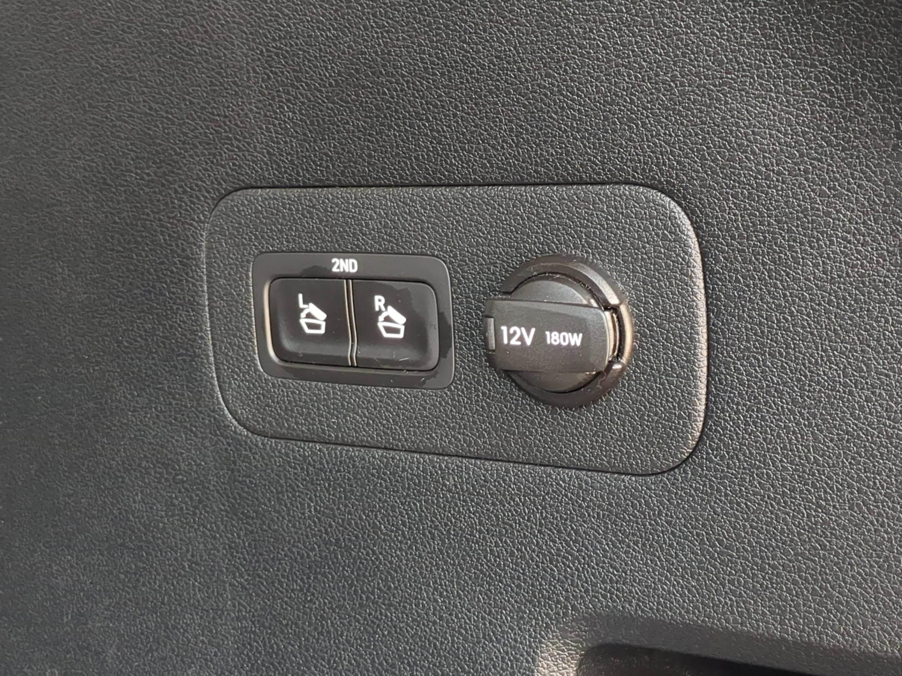 Used 2019 Hyundai Santa Fe SEL FWD image 29