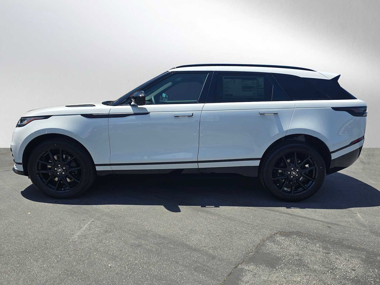 Certified 2026 Land Rover Range Rover Velar Dynamic SE image 2