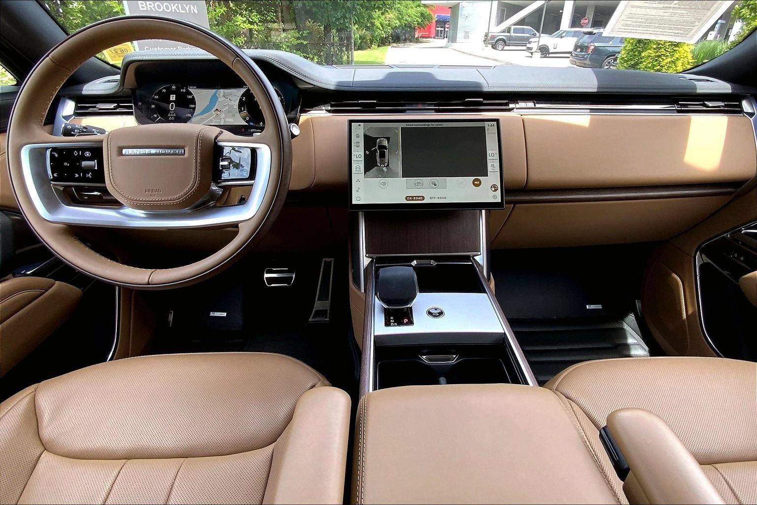 Certified 2025 Land Rover Range Rover Long Wheelbase SE AWD/4WD image 15