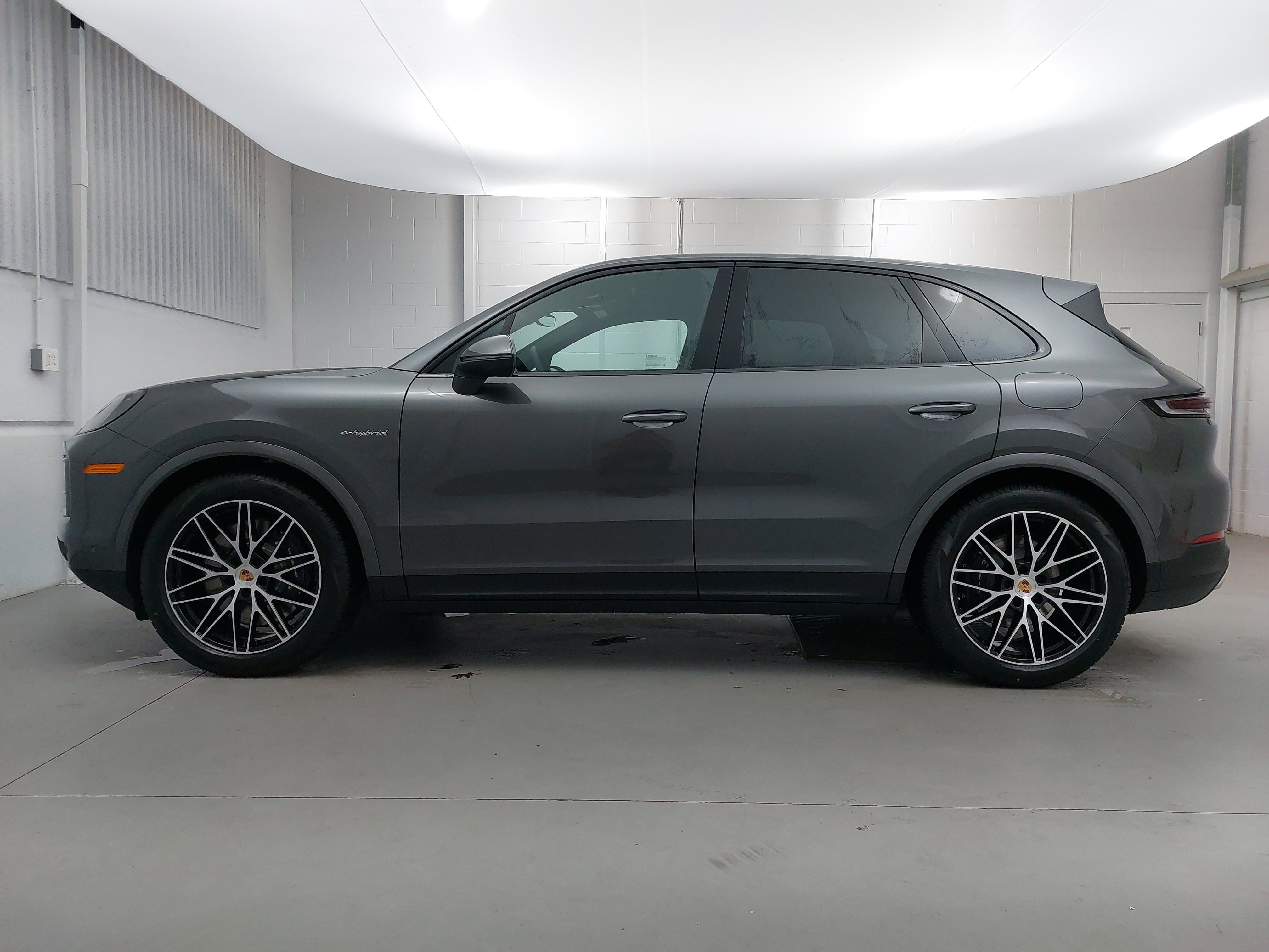 New 2025 Porsche Cayenne E-Hybrid image 2