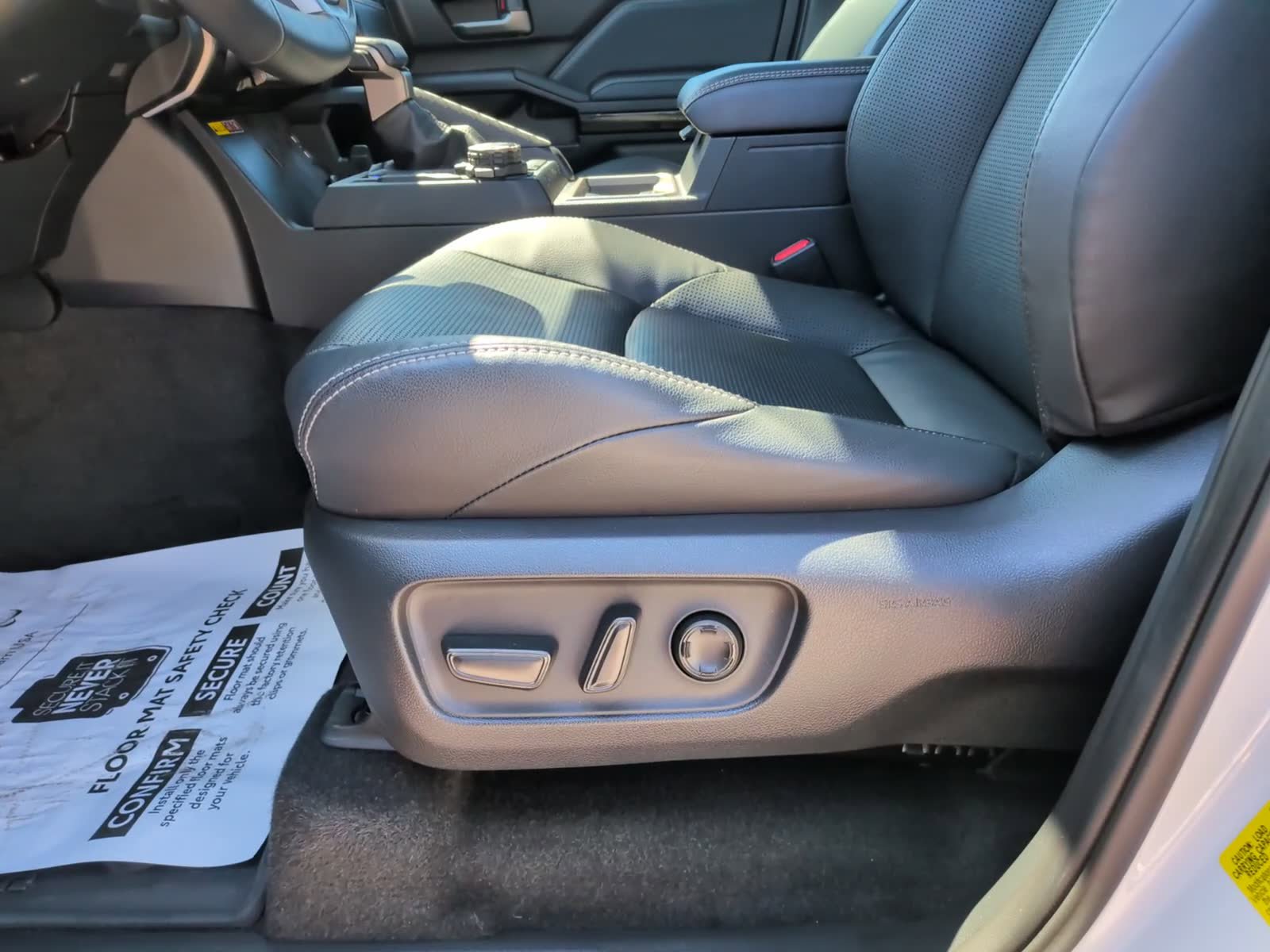 Used 2025 Toyota 4Runner Limited image 17