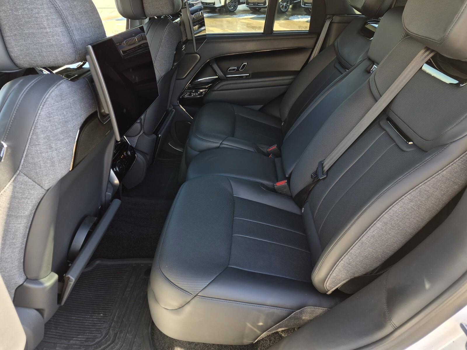 Used 2023 Land Rover Range Rover SV image 27