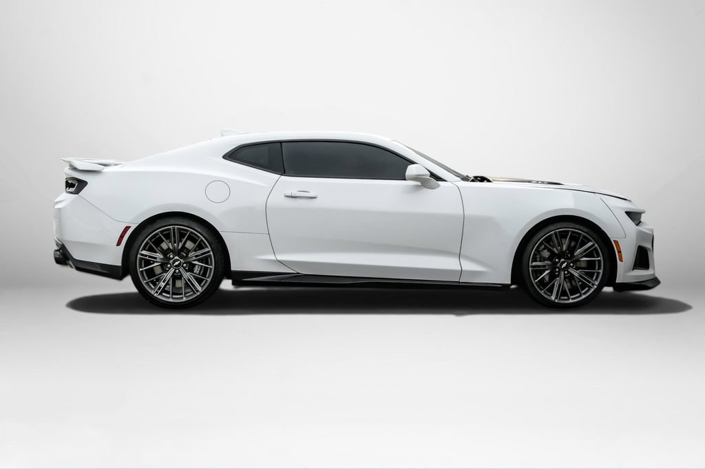 Used 2018 Chevrolet Camaro ZL1 RWD image 5