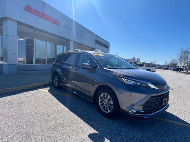 Certified 2021 Toyota Sienna XLE w/ XLE Plus Package AWD/4WD image 1