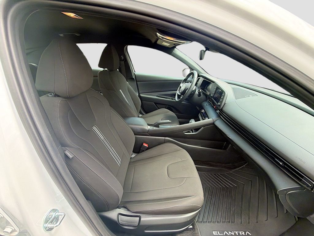 Used 2025 Hyundai Elantra Sport FWD image 15