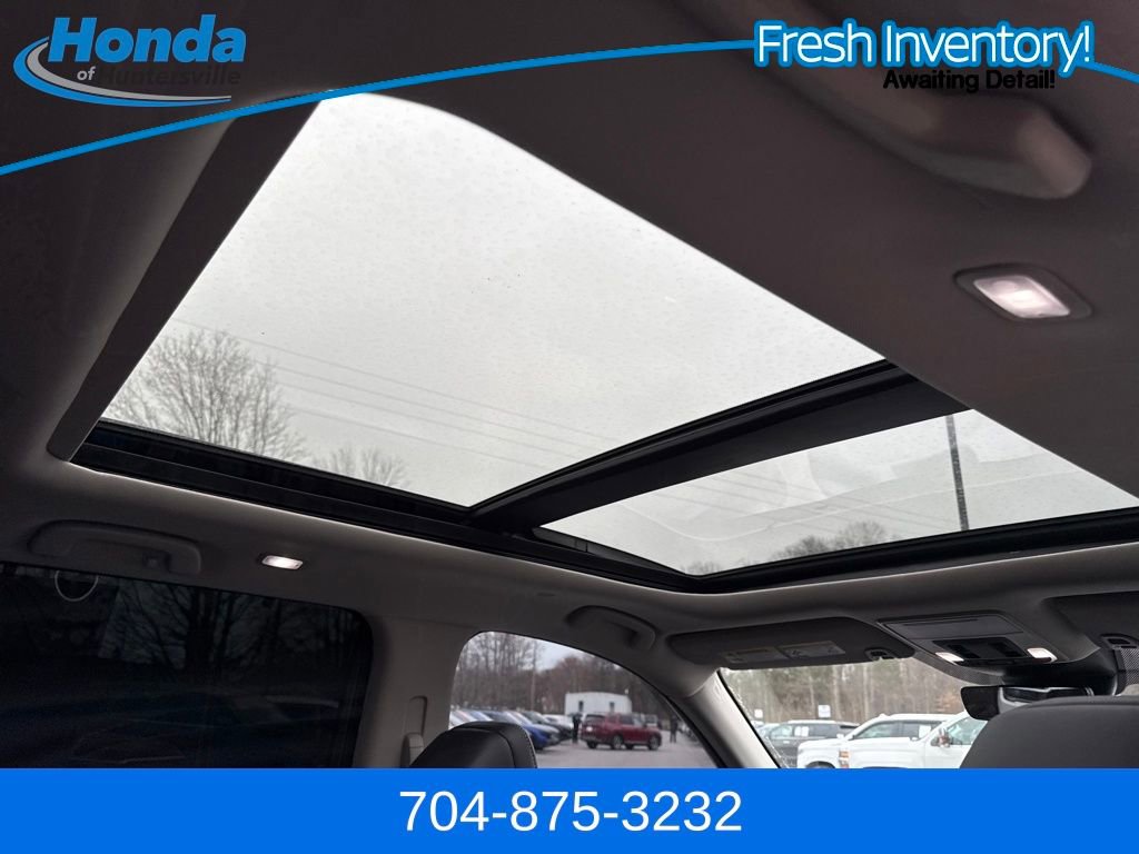 Used 2025 Honda Pilot Elite image 17