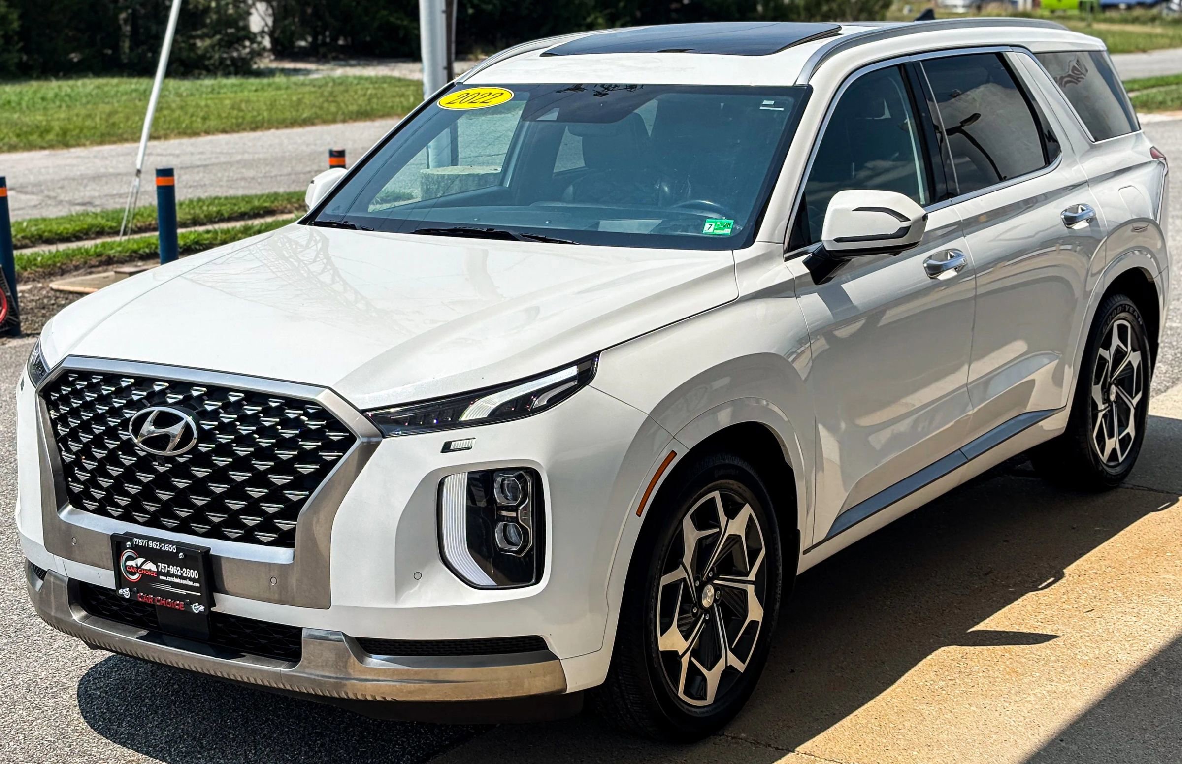 Used 2022 Hyundai Palisade Calligraphy w/ Cargo Package FWD image 2