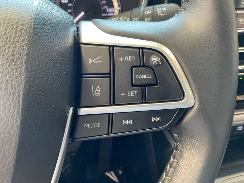 Used 2023 Toyota Highlander XSE AWD/4WD image 13